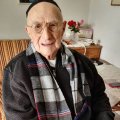 Maailma vanimaks meheks kinnitati Auschwitzi surmalaagri üle elanud iisraellane