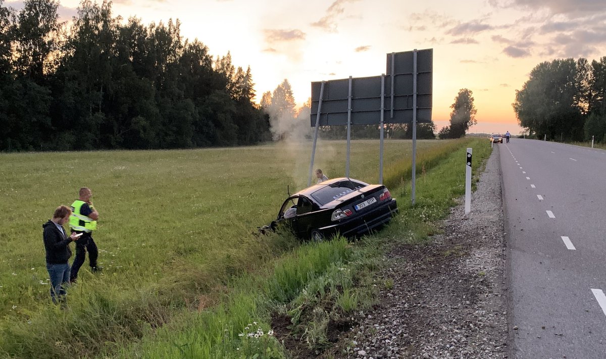 Liiklusõnnetus Tartu-Jõgeva-Aravete maanteel