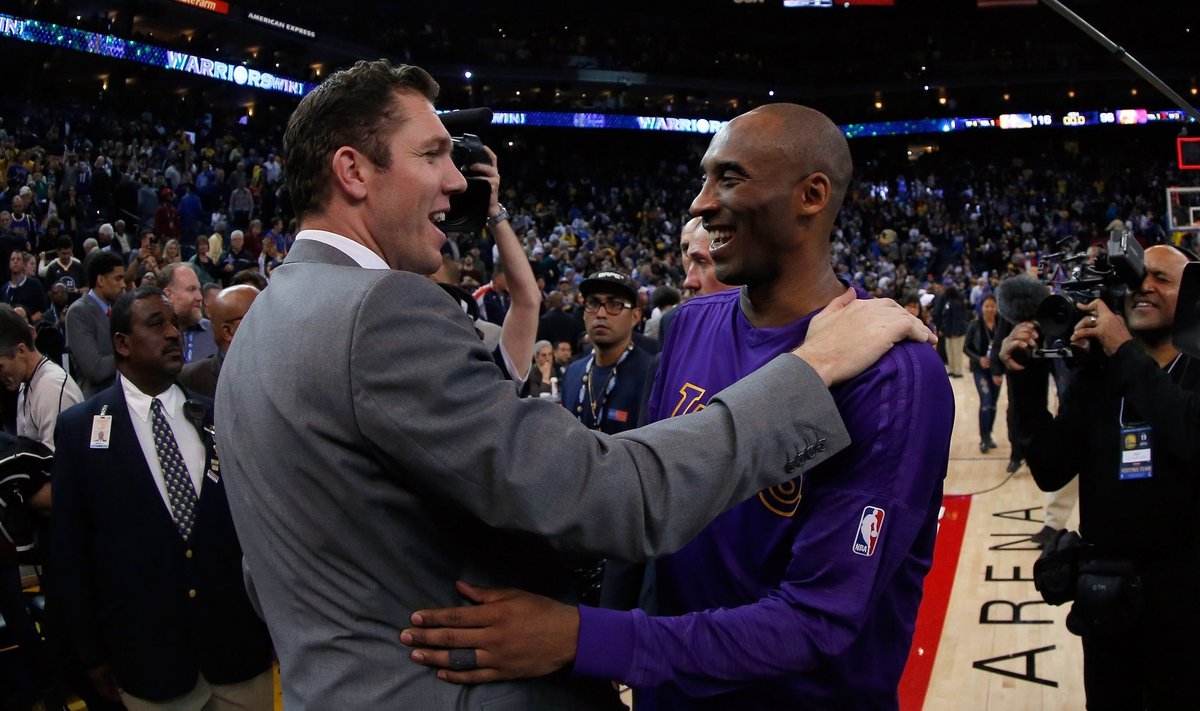 Luke Walton asub Kobe Bryantita jätkavat Lakersit ülesehitama.