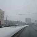 LUGEJA VIDEO | Ootamatu lumesadu lõi Mustamäel liikluse umbe