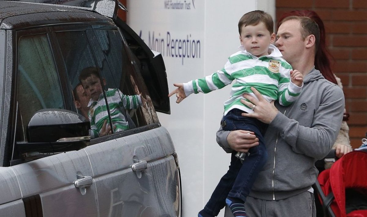 Wayne Rooney, tema laps ja kallis auto.