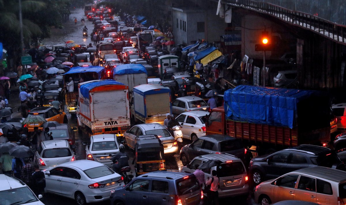 Korralik liikluspusle Indias Mumbais. 