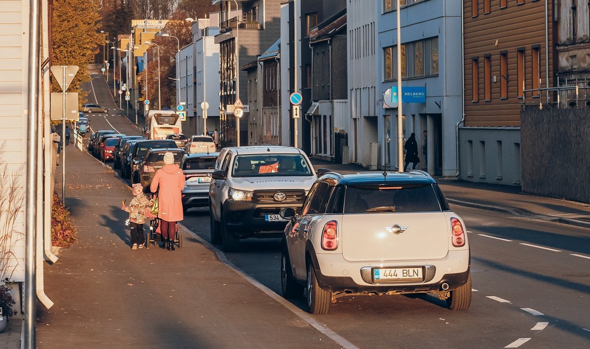 Tartu linnavalitsus suunab oma töötajaid uue korraga autot vähem kasutama.