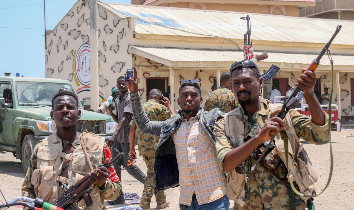 Sudaani regulaararmee sõdurid pühapäeval kiirtoetusvägede baasis Punase mere ääres asuvas Port Sudani linnas
