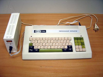 Koduarvuti Vektor-06C, mida samuti 1980-ndatel toodeti.