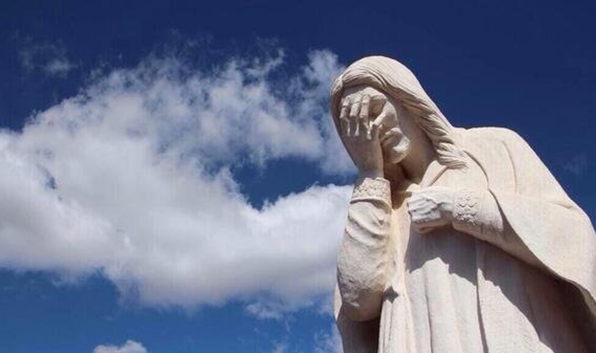 Jeesuse kuju kurvastab Brasiilia kaotuse pärast