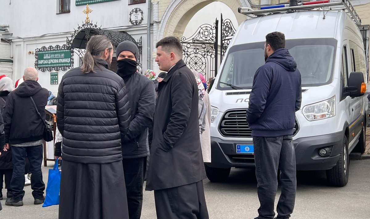 Paljud Kiievi elanikud läksid sel aastal lihavõtteid tähistama Konstantinoopoli patriarhaati lihtsalt seepärast, et nad ei soovinud seda teha Moskva patriarhaadi kirikus.