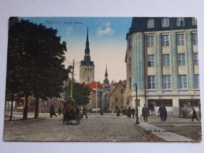 Vaade 1920. aastatel toonase Jaani tänava, nüüdse Pärnu maantee nurgalt Suur-Karja tänavale. Fotograaf asub omaaegse Lurenburgi suurtükitorni kohal. Kohtuhoone jääb vasakule puude varju.