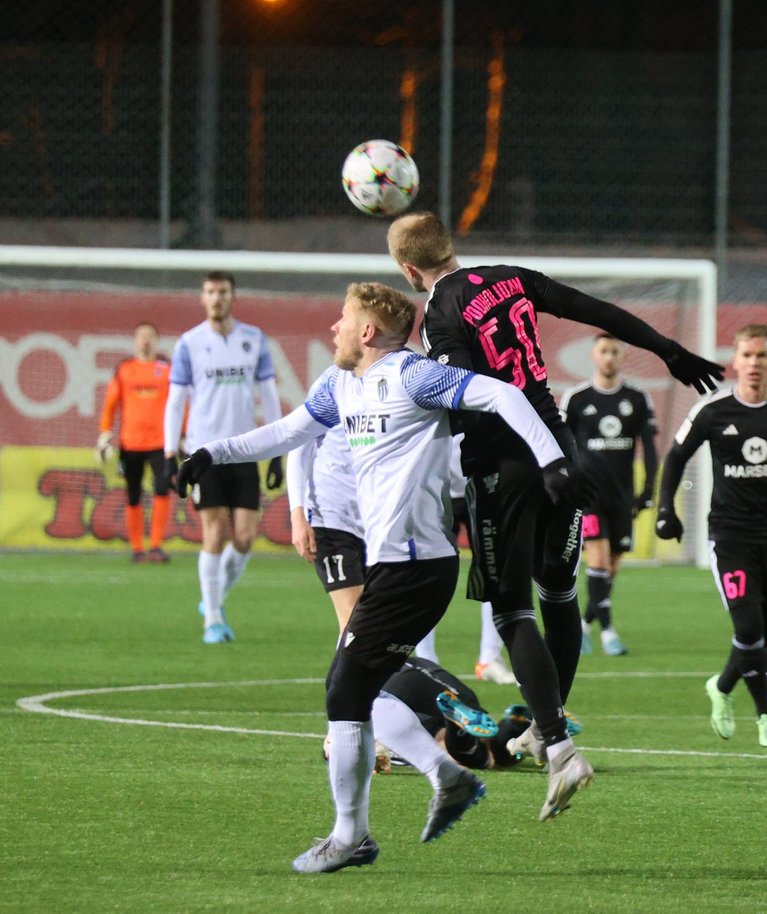 Tallinna Kalev (valges) võttis hooaja alguses punkte Nõmme Kaljult. Nädalavahetusel alistati Paide Linnameeskond 1 : 0. Turniiritabelis hoitakse neljandat kohta.