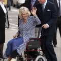 FOTOD: Prints Charlesi abikaasa Camilla on ratastoolis