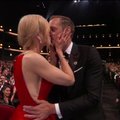 FOTOD JA VIDEO | Õnnitlus missugune! Nicole Kidman kostitas rootslasest kuvatäkku Emmyde gala otse-eetris eriti kuuma suudlusega