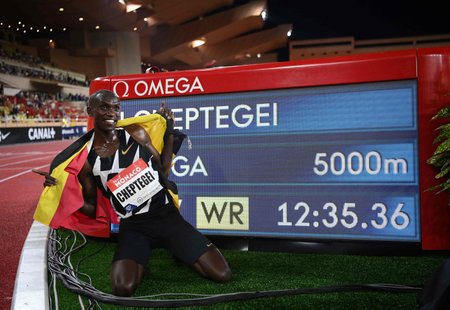 Joshua Cheptegei viis 5000 meetri distantsil rekord 12.35-ni. Mida suudab ta kaks korda pikemal võistlusmaal?