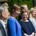 FOTOD | President Kaljulaid võõrustas roosiaias parimaid koolilõpetajaid
