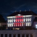 ФОТО | Дом Стенбока окрасился в красно-белые цвета в знак солидарности с Беларусью в борьбе за демократию