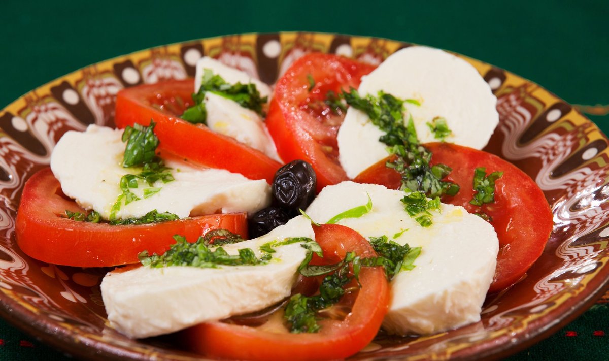 Mozzarella on pehmet tüüpi valge juust, mis ei nõua valmimiseks pikka küpsemisaega. Seda kasutatakse nii salatites, võileibadel kui pitsa valmistamisel.