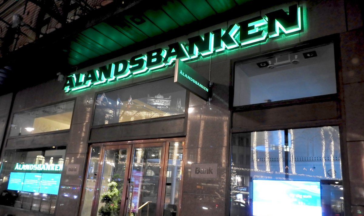 Ålandsbankeni turuosa ulatub Ahvenamaal pooleni. Rootsis ja mujal Soomes teenindab pank ainult rikkaid privaatpanganduse kliente.