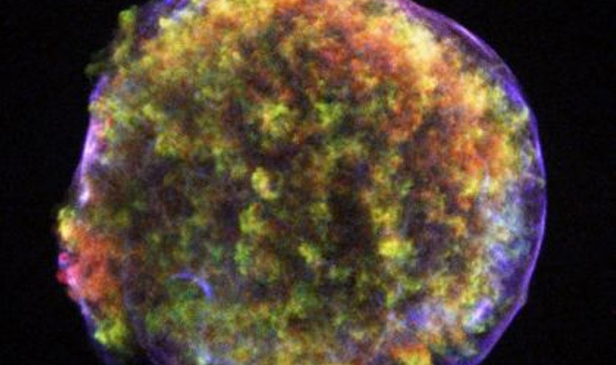 Tycho supernoova ehk SN1572 jääkkiirguse pilt spektri röntgenosas. Jäädvustatud satelliidilt Chandra.