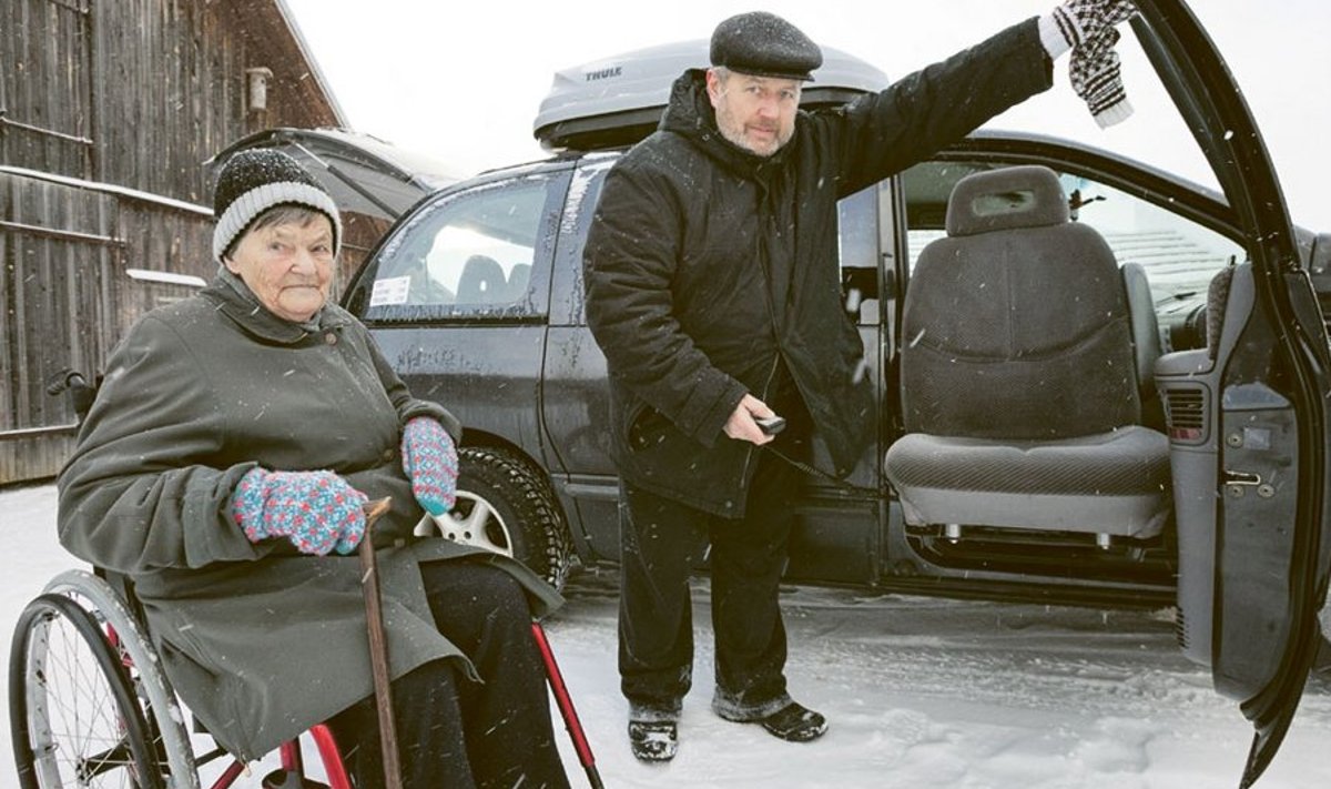       Invataksoteenuse käima  pannud Ants Väärsi esimene klient oli tema 93aastane ema Hilja Väärsi.