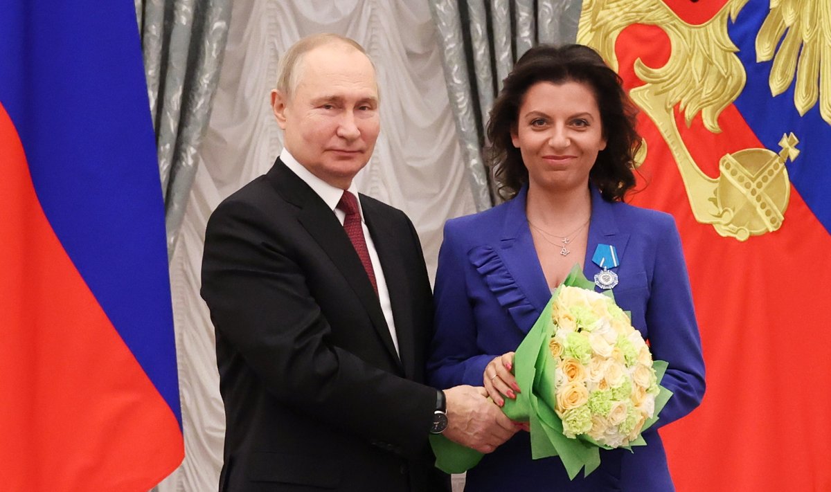 Margarita Simonjan (paremal) sai detsembris Vladimir Putinilt autasu.