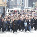 ФОТО DELFI: Католики и лютеране отметили Страстную пятницу шествием с крестом в Таллинне