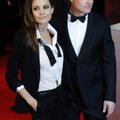 Saaga uus pööre: Angelina Jolie ja Brad Pitti lapse bioloogiline ema anub võimalust tütrega kohtuda