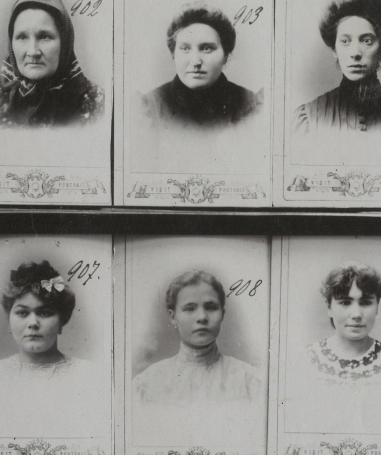 Ülesvõte Tartu prostituutide portreefotodest 1900 aastatel.