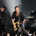 Kuula Bruce Springsteeni verivärsket lugu "Land of Hope"!