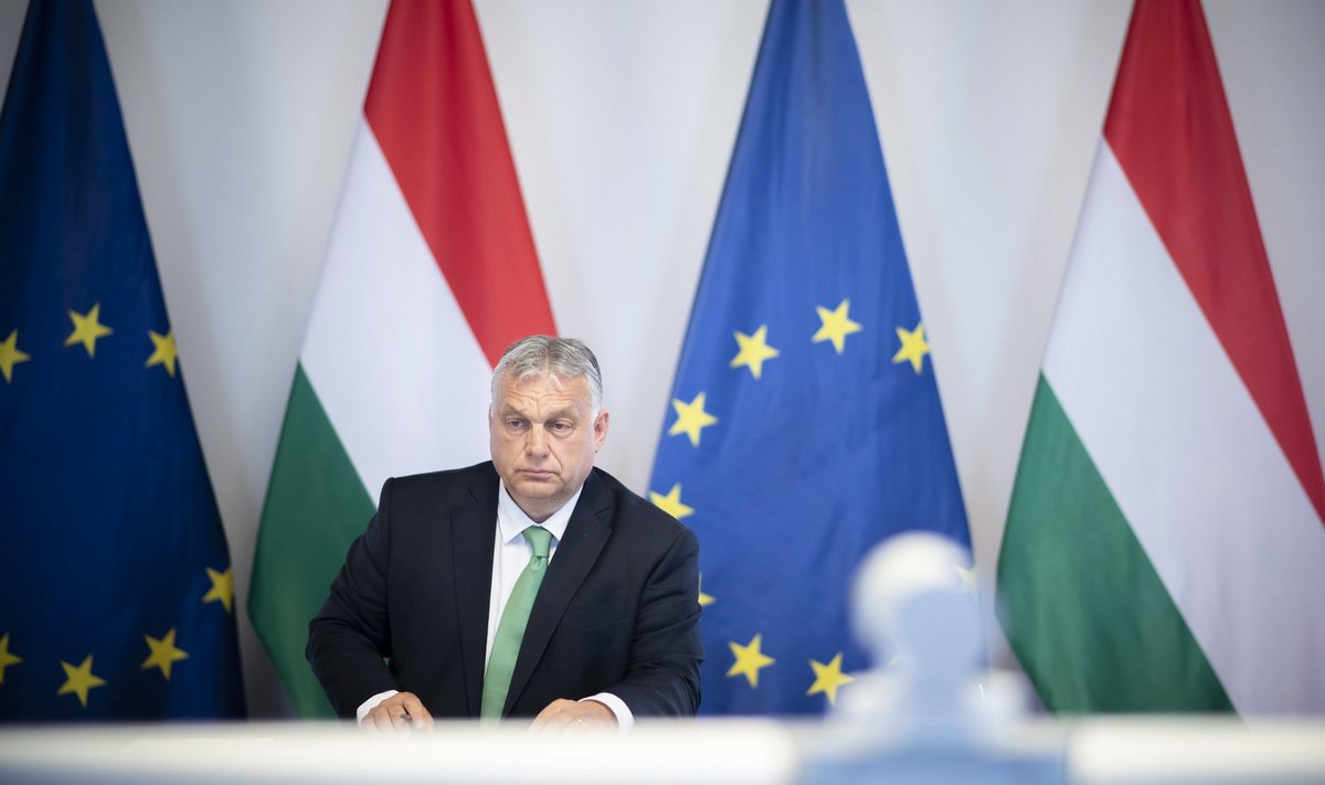 Ungari peaminister Viktor Orbán videokohtumisel Euroopa Ülemkogu eesistuja Charles Micheliga.