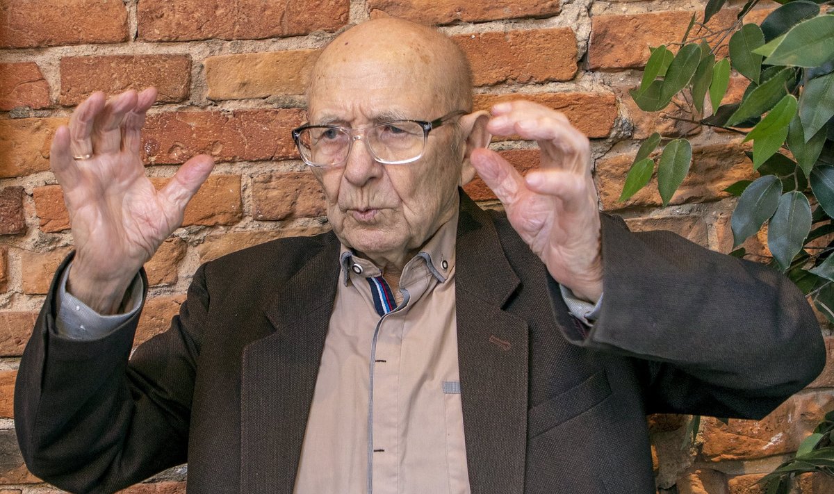 Ruuben Lambur võib tunde oma elust ja Eestile antud truudusevande hoidmisest rääkida. Seetõttu ongi ta hinnatud esineja nii sõjameeste kui ajaloohuviliste ringkondades.