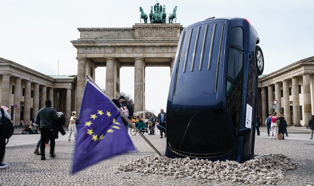 Greenpeace protestib Berliinis selle vastu, et Saksamaa pidurdab sisepõlemismootorite keelamist.