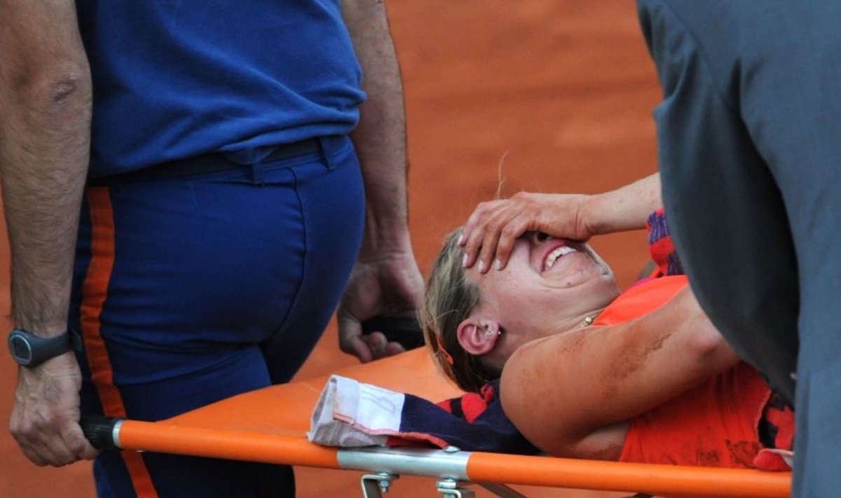 Sabine Lisicki 2011. aasta French Openil pärast teise ringi kaotust Vera Zvonarjovale.