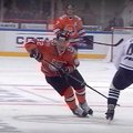 VIDEO | Uskumatu teesklus KHL-is! Mängija viskus ise pikali, ent vastane sai ikkagi kaks minutit