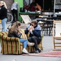 FOTOD | Tartlased kogunesid festivaliks, kus saab keset autoteed diivanil jalga puhata