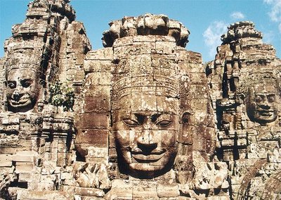Massiivsed tornid Angkor Wat'is