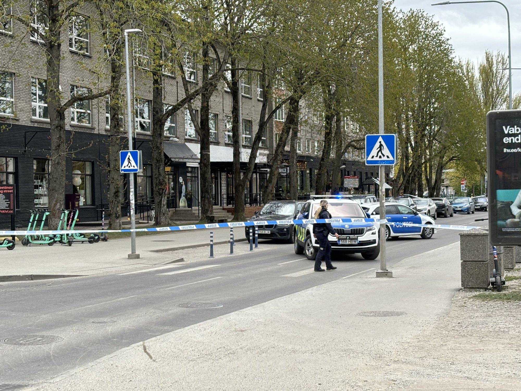 ФОТО | В Теллискиви саперы проверяли машину, движение было перекрыто -  Delfi RUS