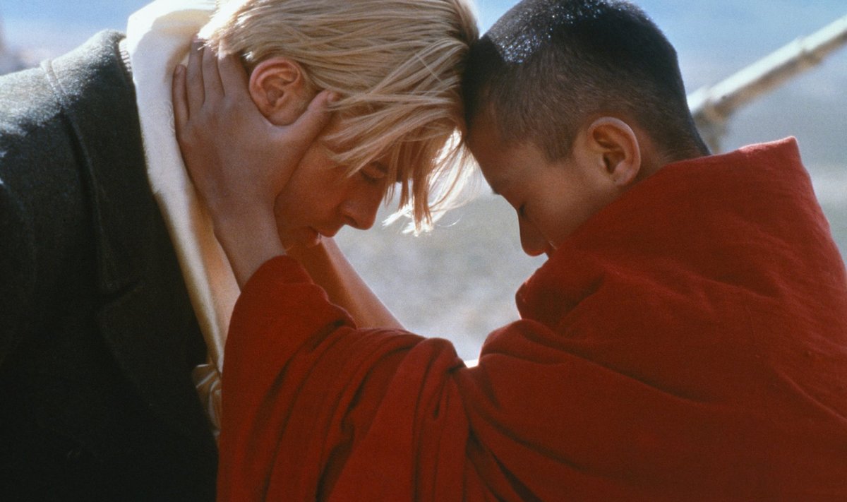 Draamas “Seitse aastat Tiibetis” teeb karjääri ühe säravamaid rolle näitleja Brad Pitt (vasakul).