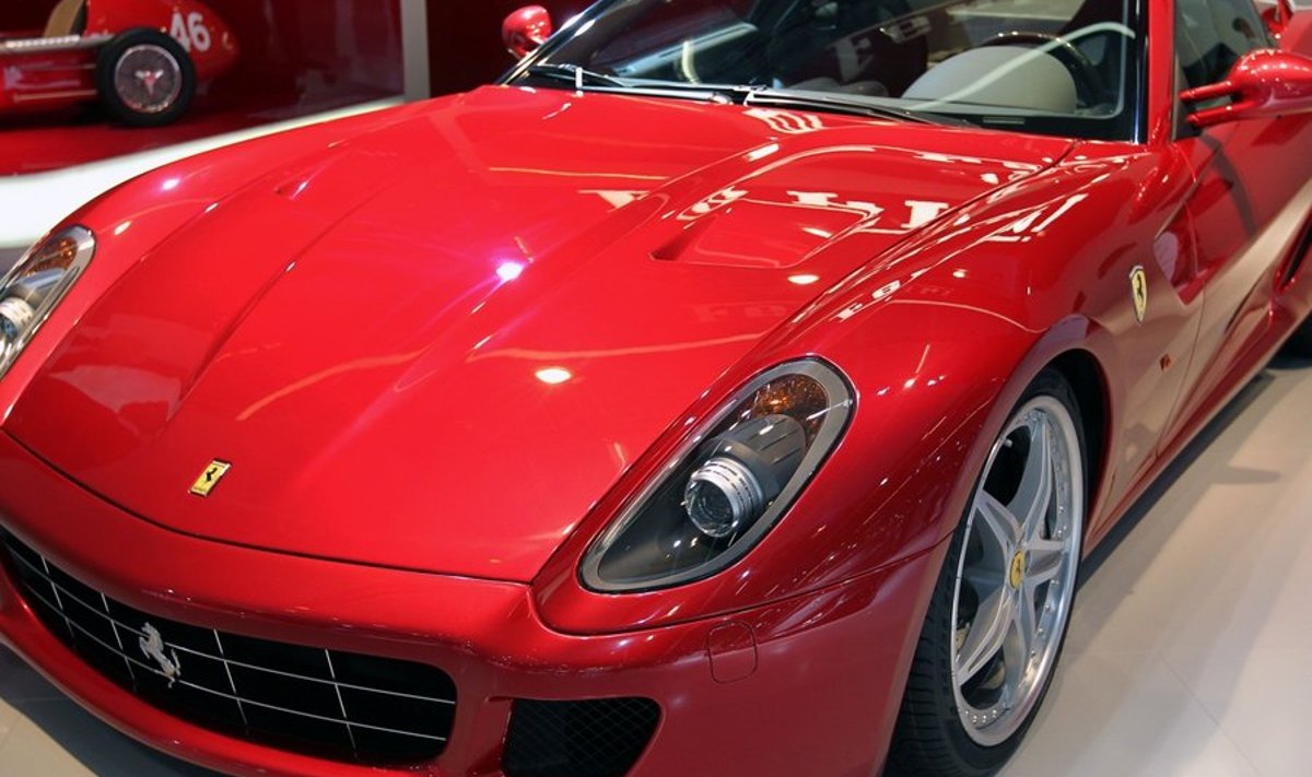 Ferrari tõmbas katte 599 GTB Fiorano