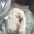 ВИДЕО: Внутри упаковки мороженого Premia покупателя ждал неприятный сюрприз