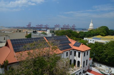 Taamal hiiglasuur Colombo sadam, mis on strateegilise paiknemise tõttu India ookeanis üks olulisematest terminalidest Aasias.