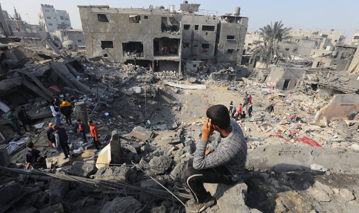 Разрушенные здания в Нусейрате в центральной части сектора Газа