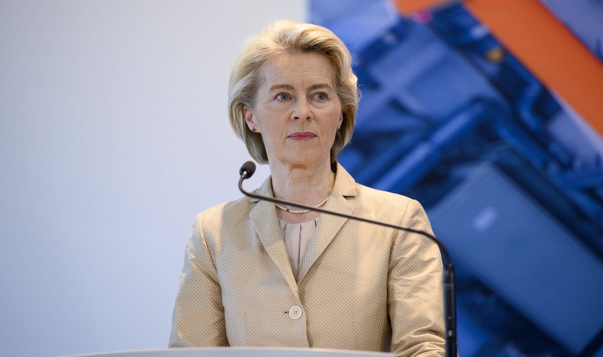 EU-Kommissionspräsidentin Ursula von der Leyen (CDU) bei ihrem Besuch in der Forschungsanlage ASDEX Upgrade (Reaktorhall