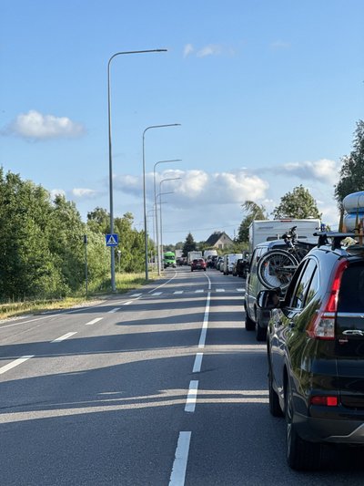 Lugeja foto järjekorrast Virtsus.