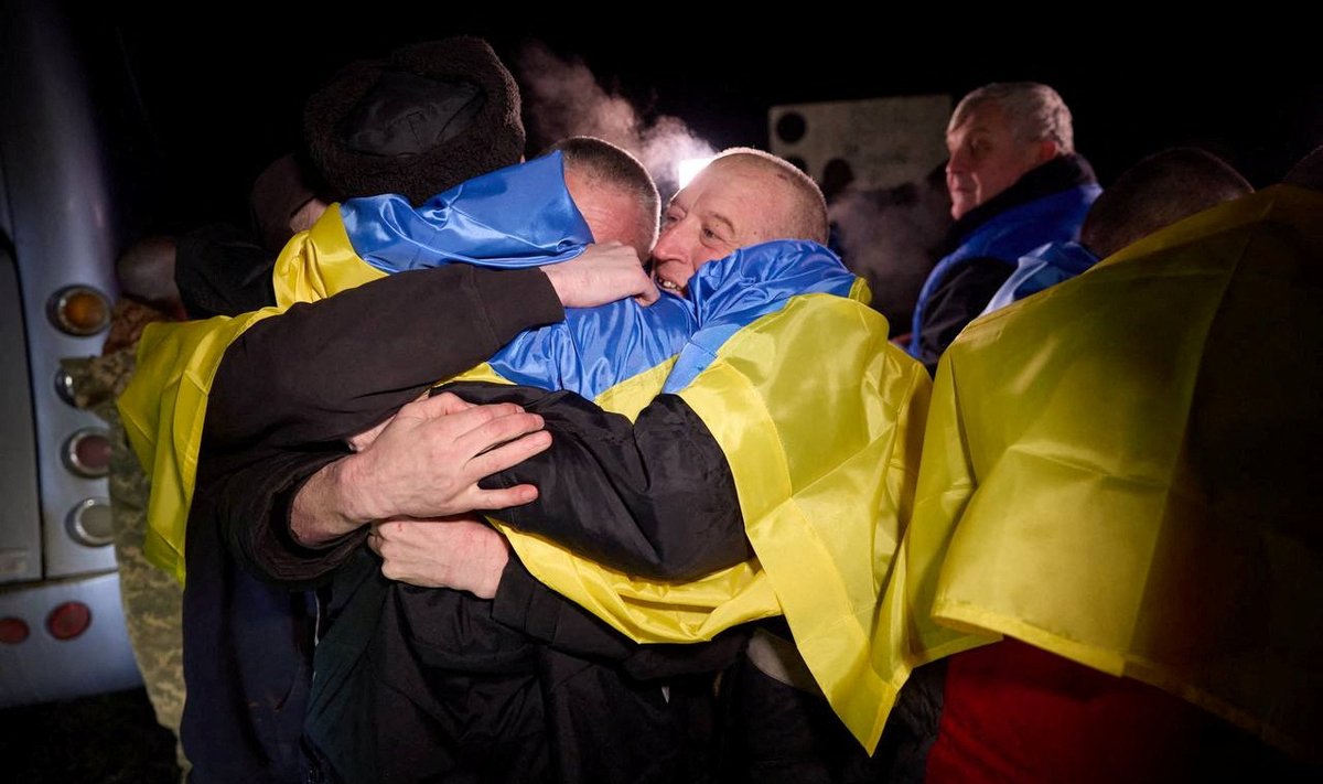 Ukraina sõjavangid naasid kodumaale.