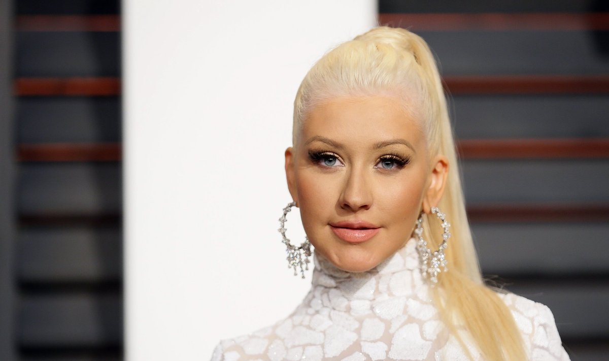 Christina Aguilera arrives at the 2015 Vanity Fair Oscar Party in Beverly Hills