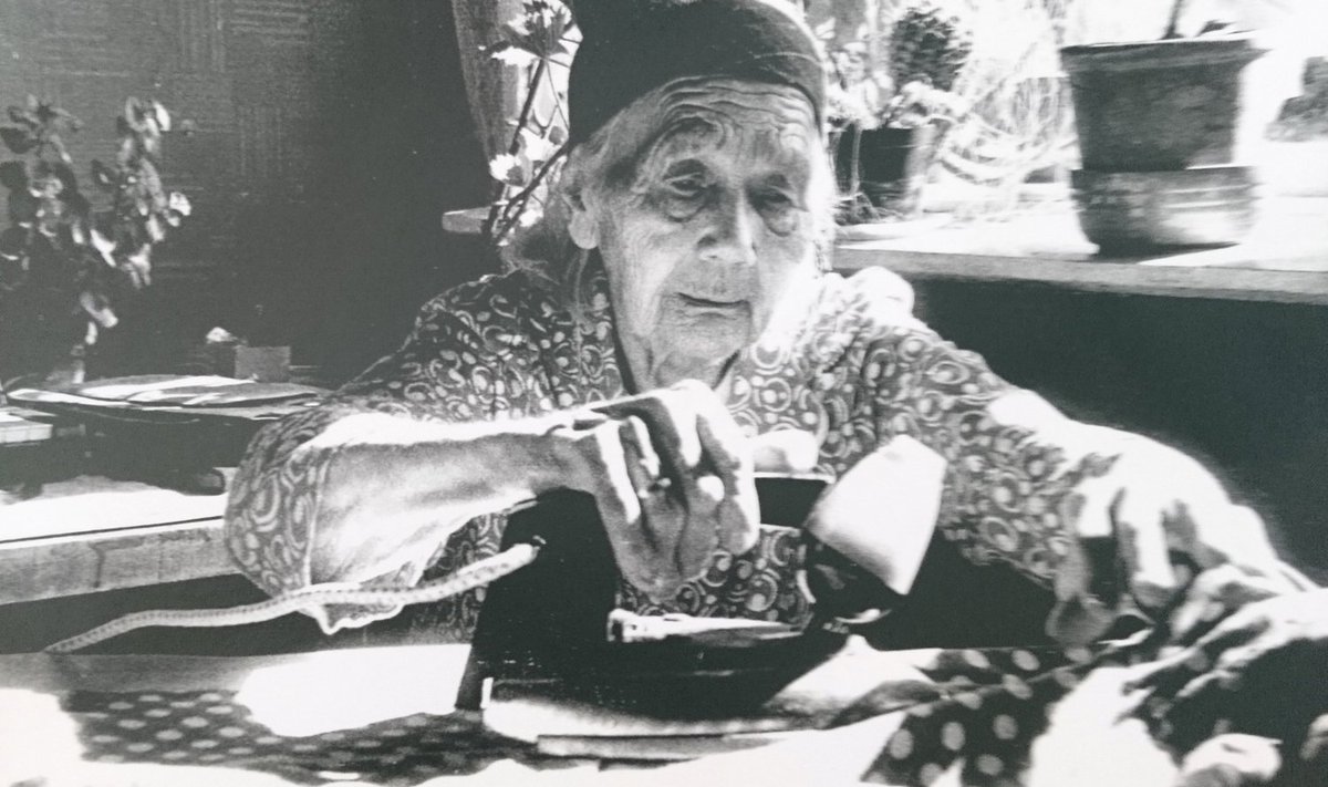Vanaema Alma Kaarli (1897–1995) ütles, et ega seda ilma ei saa ka kuskilt nupust keerata.