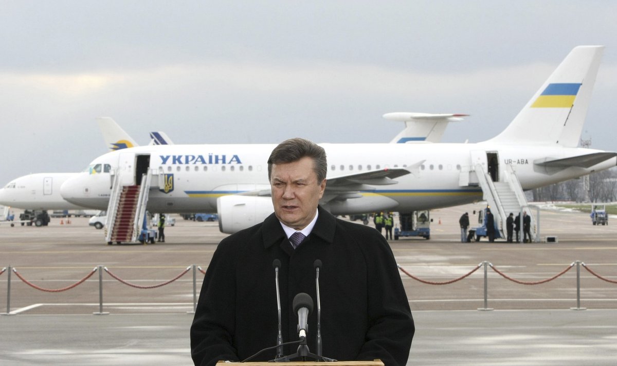 President Janukovõtš 2010. aasta lõpus Kiievi Borõspili lennujaamas kõnet pidamas.