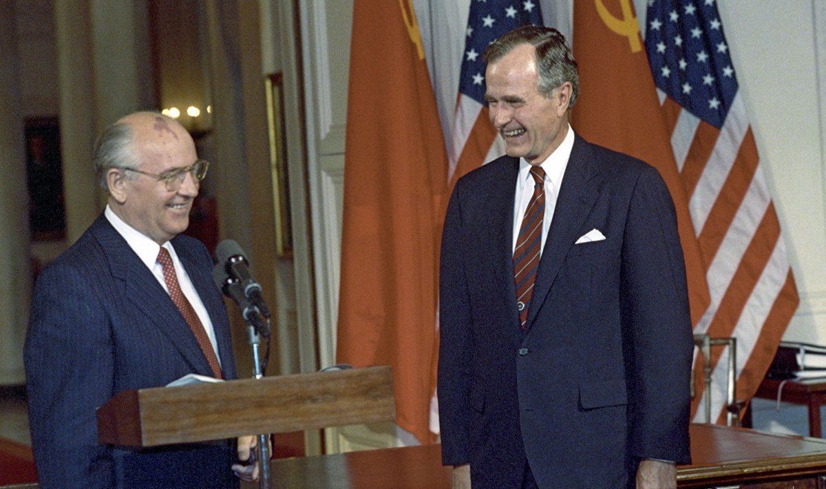 President Bush lobises ettevaatamatult Gorbatšovile välja, mida ameeriklased teavad vandenõulaste riigipöördeplaanidest, ja KGB kuulas hoolega pealt. Matlock peab seda põhjuseks, miks putš augustis 1991 nurjus.