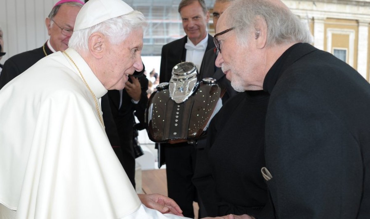 Paavst Benedictus XVI õnnistab HD kütusepaake