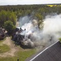 ФОТО | Пожар полностью уничтожил крышу жилого дома