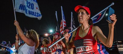 Donald Trumpi ustavad toetajad Mar-a-Lago juures ekspresidendile toetust avaldamas.